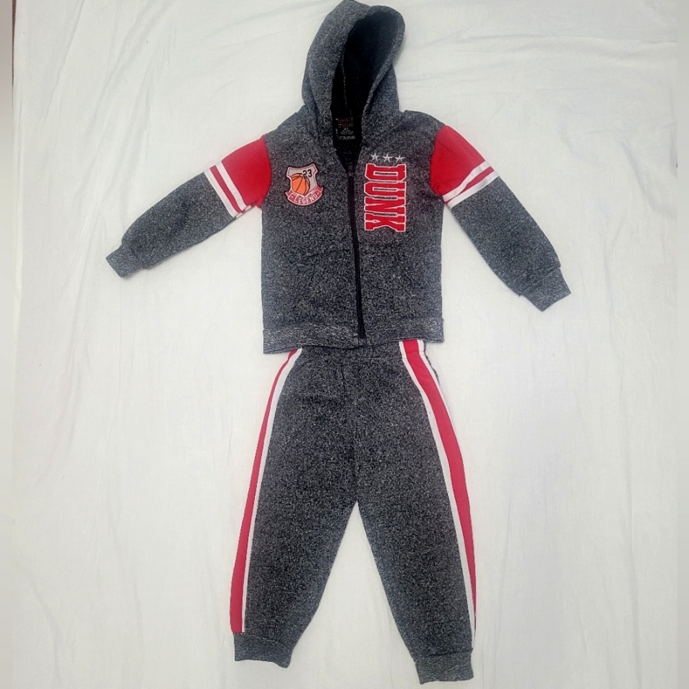 Sweatsuit Commemmorating Michael Jordan In Size 3T